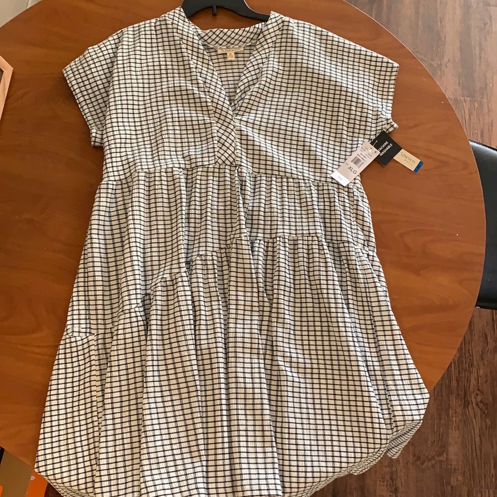 Business casual dress. Black and white grid pattern. Size XL. Never been worn.